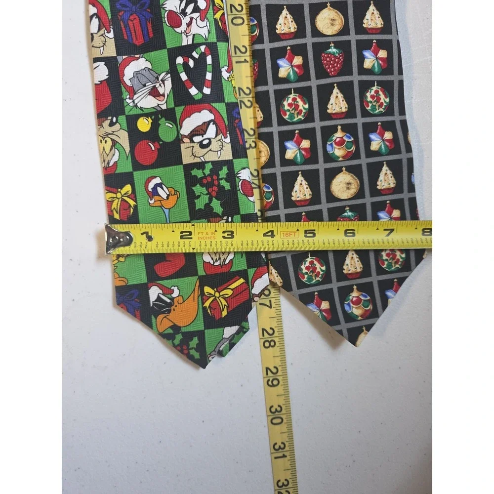 Hallmark & Looney Tunes Mens Tie Lot Vintage Christmas Bugs Bunny Daffy